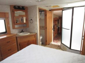 2007 Keystone Montana  3295RK Fifth Wheel Photo 6