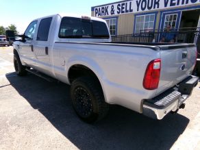 2008 Ford F-250 XLT 4X4 Crew Cab Short Bed Photo 3