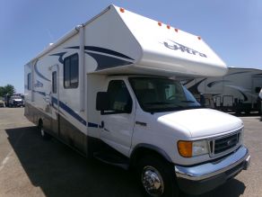 2008 Gulf Stream Class C Ultra 6319LE Photo 2