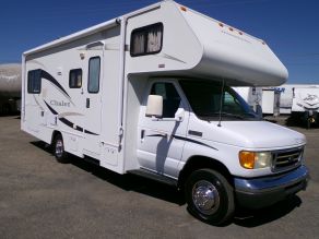 2008 Winnebago Chalet Class-C Photo 2
