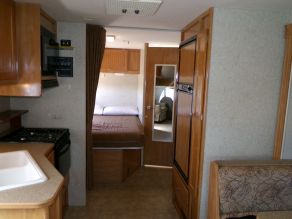 2008 Winnebago Chalet Class-C Photo 3