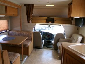 2008 Winnebago Chalet Class-C Photo 4