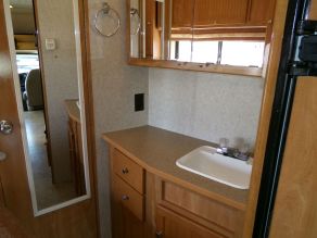 2008 Winnebago Chalet Class-C Photo 6