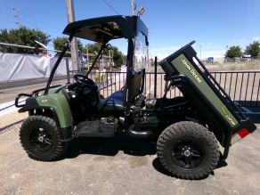2010 John Deere Gator 25i side-by-side Photo 2