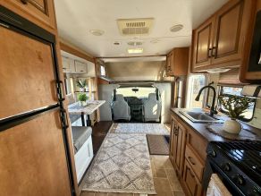 2011 Forest River Sun Seeker Class C Motorhome Photo 2