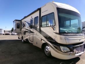 2011 Fleetwood Southwind 32V Class-A Photo 2