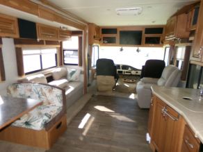 2011 Fleetwood Southwind 32V Class-A Photo 4