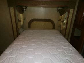 2011 Forest River Wildcat 31TS Ultimate Package 5th Wheel Trailer Photo 5