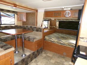 2011 Lance 1685 Travel Trailer Photo 3
