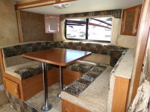 2011 Lance 1685 Travel Trailer Photo 5