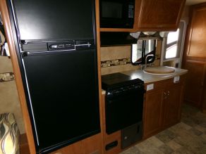 2011 Lance 1685 Travel Trailer Photo 6