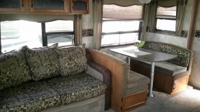 2012 Keystone Sprinter Travel trailer Photo 5