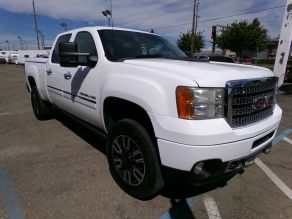 2013 GMC Crew Cab Short Bed 4X4 2500HD Sierra Denali Duramax Photo 2
