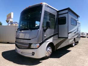 2013 Winnebago Sunova Photo 2