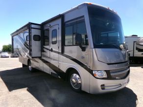 2013 Winnebago Sunova Photo 3