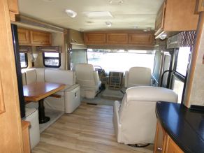 2013 Winnebago Sunova Photo 4