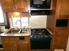 2014 Monaco R Vision Trail Lite Crossover TLX200S Photo 5