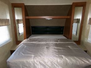 2015 Forest River Wildwood Travel Trailer Photo 5