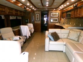 2015 Tiffin Phaeton Class A Diesel Pusher Photo 3