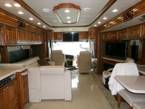 2015 Tiffin Phaeton Class A Diesel Pusher Photo 4