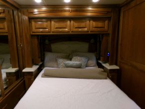 2015 Tiffin Phaeton Class A Diesel Pusher Photo 5