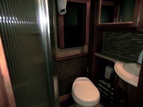 2015 Tiffin Phaeton Class A Diesel Pusher Photo 6