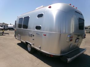 2016 Airstream Flying Cloud 20FB Photo 2
