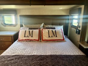 2016 Heartland Landmark 365  Fifth Wheel Trailer Photo 4
