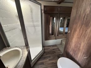 2016 Keystone Cougar X-Lite 5th Wheel Photo 6