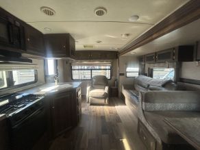 2016 Rockwood Ultra Lite 2604 WS Sapphire Edition Photo 4
