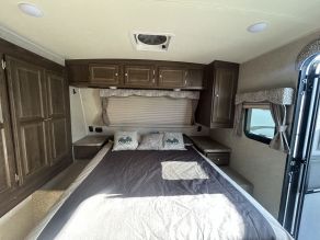 2016 Rockwood Ultra Lite 2604 WS Sapphire Edition Photo 5