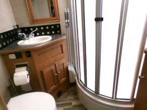 2016 Winnebago Vista LX Class A Motorhome Photo 6