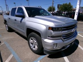 2017 Chevrolet Crew Cab Z-71 Silverado 1500 LTZ 4X4 Photo 2