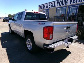 2017 Chevrolet Crew Cab Z-71 Silverado 1500 LTZ 4X4 Photo 3