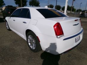 2017 Chrysler 300 C Sedan Photo 3