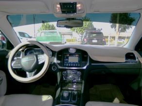 2017 Chrysler 300 C Sedan Photo 6