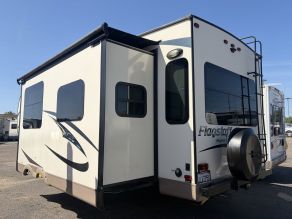2017 Forest River Flagstaff Super Lite 5th Wheel Photo 2