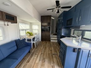 2017 Forest River Flagstaff Super Lite 5th Wheel Photo 3