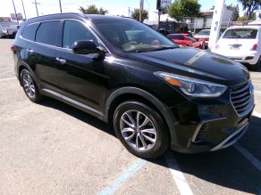 2017 Hyundai Santa Fe SE Photo 2