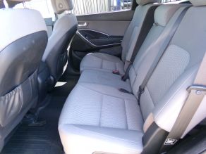 2017 Hyundai Santa Fe SE Photo 5