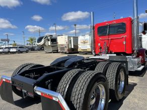 2017 Peterbilt 389 Semi Day Cab Photo 3