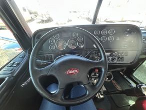 2017 Peterbilt 389 Semi Day Cab Photo 6