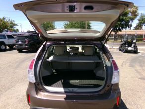 2017 Toyota Prius V Hybrid Wagon Photo 4