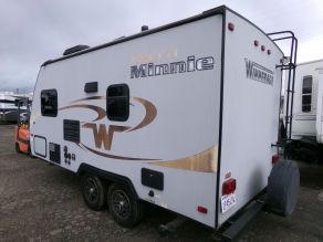 2017 Winnebago Micro Minnie travel trailer Photo 2