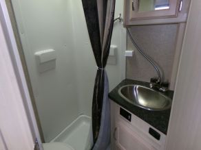 2017 Winnebago Micro Minnie travel trailer Photo 6