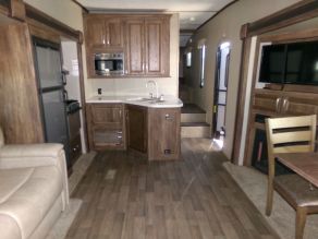 2018 Keystone Cougar X Lite 28SGS 5TH Wheel Trailer Photo 2