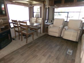 2018 Keystone Cougar X Lite 28SGS 5TH Wheel Trailer Photo 3