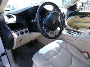 2018 Cadillac Escalade ESV Luxury Edition Photo 4