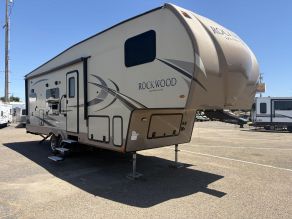 2018 Forest River Rockwood Ultra Lite 5th Wheel Photo 2