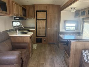 2018 Forest River Rockwood Ultra Lite 5th Wheel Photo 3